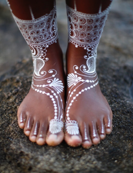 White henna on feet